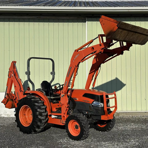 Mini tractor retroexcavador Kubota L3940 4X4 diésel, perfecto para las necesidades agrícolas modernas, con motor eficiente y fácil operación. - Product Image 1
