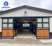 Ferme d'élevage tuyau en acier inoxydable en bambou bon prix boîtes de décrochage de chevaux embarquement maison d'écurie de cheval extérieure avec porte coulissante