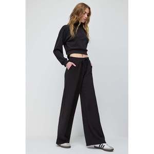 Pantalones Deportivos de Pierna Ancha con Textura Suave, Cintura Ajustable - Product Image 1