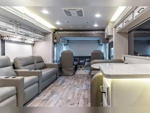 Autocaravana Familiar Económica 2023 Entegra Vision XL 36C con Volante a la Izquierda y 6 Asientos - Product Image 6