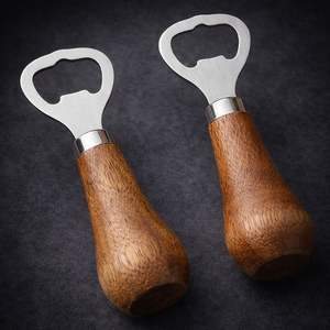 Abridor de Botellas con Mango de Madera en Forma de Pata de Oso con Cabeza de Acero Inoxidable, Agarre Ergonómico, Diseño Divertido, Herramienta de Bar Duradera para Uso en Fiestas en Casa - Product Image 6