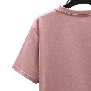 Camiseta de manga corta rosa para hombre, cuello redondo, corte regular, logotipo frontal, secado rápido, transpirable, para uso diario en verano - Product Image 4