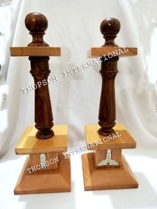 Colonne maçonnique artisanale en bois, emblèmes du Gardien Supérieur et du Gardien Junior - Product Image 2