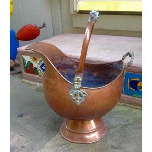 Cubo de carbón de cobre de inspiración vintage con mango fuerte y acabado de pátina y perfecto para decoración de chimenea en antigüedad - Product Image 1