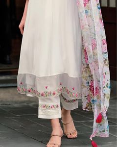 ผู้หญิงสําเร็จรูป kurta kurti ในราคาขายส่งจากอินเดีย