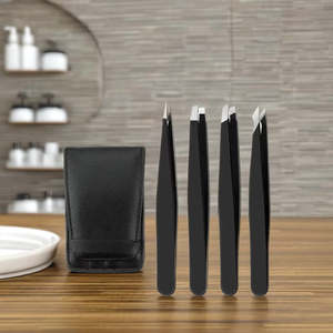 Ensemble de pinces à sourcils Divris Durable 4 pièces avec pointes inclinées en acier inoxydable noir et design moderne pointu et étui de voyage - Product Image 2