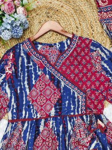 Conjunto de Kurti/Kurta de seda de alta calidad con estampado a mano de gran tamaño y diseño llamativo, ideal para oficina y fiestas. - Product Image 5