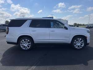 Chevrolet Tahoe High Country 4WD automatique 2023, neuf/occasion, avec sièges en cuir et toit ouvrant - Product Image 4