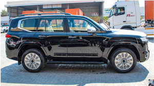 TO-YOTA LAND CRU ISER LC300 3.3L VX-R V6 TURBO DSL AUTOMATIQUE D'OCCASION 2023 - Product Image 2