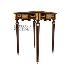 Mesa Auxiliar Cuadrada de Lujo en Caoba con Incrustaciones Florales Elaboradas y Detalles en Latón Dorado Antiguo para Decoración Clásica - Product Image 3