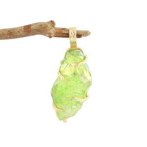 Recién llegado, chapado en oro, acabado martillado, collar con colgante de cuarzo Aura verde crudo Natural, conjunto de puntas, collar llamativo de piedra, dijes - Product Image 3