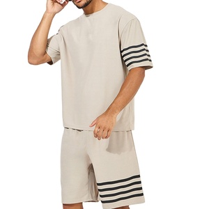 ชุดกีฬาฤดูร้อนผู้ชาย เสื้อยืดและกางเกงขาสั้นลายทาง ดีไซน์ลำลอง ระบายอากาศได้ดี น้ำหนักเบา ชุดฤดูร้อน ขายส่ง - Product Image 1