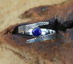 Bague en saphir bleu rond, argent sterling 925, bijoux faits à la main, pierre de naissance de septembre, cadeau pour femme, usage quotidien, vente en gros - Product Image 2