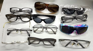 Las mejores tarifas, papelería de calidad fabulosa, artículos para el hogar, bolsas, gafas, botellas de agua, juguetes, suministros de arte, zapatos usados - Product Image 5