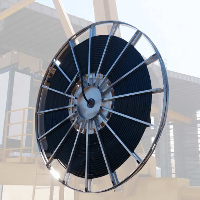 สายเคเบิลที่คดเคี้ยวความจุ150เมตร