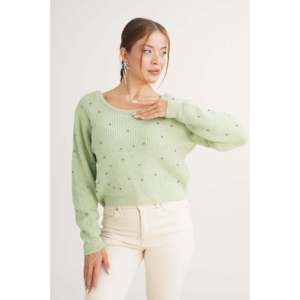 Pull décontracté vert brodé rose sans dos pour la vente en gros - Product Image 5