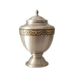 Urna para adultos de latón de alta calidad, suministros funerarios de Metal de cremación pulido plateado, producto de alta calidad grabado - Product Image 1