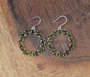 Boucles d'oreilles en tourmaline verte en argent sterling Style crochet élégant Cadeau de naissance d'octobre pour son Noël - Product Image 1