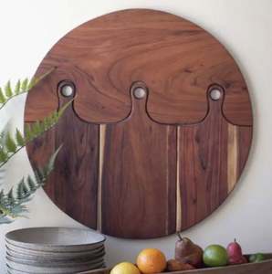 Planche à découper en bois poli tendance avec une touche contemporaine assurant un ajout propre et élégant aux espaces de cuisine - Product Image 2