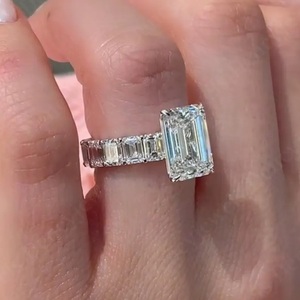 Bague de fiançailles, de mariage et d'anniversaire en or massif 14 carats avec diamant moissanite taille émeraude, collection solitaire CT - Product Image 3