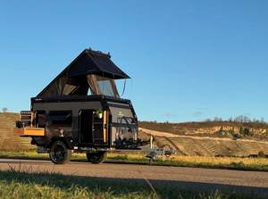 Roulotte Teardrop pour voyages tout-terrain, légère et moderne. - Product Image 2