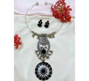 Elegante collar de compromiso hecho a mano ligero Vintage de acero inoxidable Hasli Set para aniversarios fiestas Color negro - Product Image 1