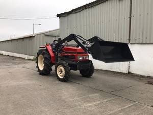 Livraison gratuite Tracteur compact FX-265 avec nouveau chargeur frontal |   26HP 1.46L 3 cylindres Diesel |   4x4 |   9F/3R Power Shift |   Capacité de levage de 350 kg - Product Image 4
