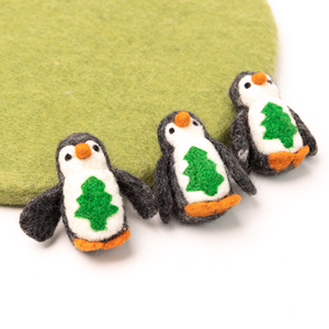 10cm feutre arbre Design noël pingouin aiguille feutrée noël pingouin décor ornements éthiquement faits à la main au népal - Product Image 3