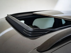 Cayenne Premium Plus 2024 de qualité supérieure, véhicule utilitaire sport à quatre roues motrices, transmission automatique, faible kilométrage - Product Image 3