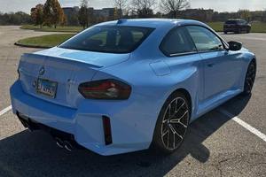 BMW M2 Coupé 2024 d'occasion, turbo gauche, cuir foncé R15, CompactBeast, AdrenalineBoost, RaceReadyDynamics, DriverEngagingThrill à vendre - Product Image 3