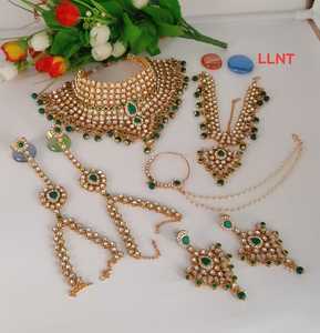 Conjunto de Joyería Nupcial Antigua de Diseño con Collar y Maang Tikka para Niñas y Mujeres - Product Image 2