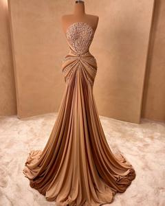 Elegante Vestido Largo Negro Vintage para Fiesta de Noche con Lentejuelas y Detalles Estampados - Product Image 2