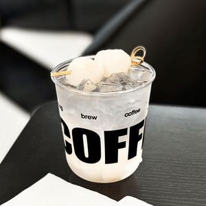 Vaso de Plástico Transparente en Forma de U con Tapa y Logotipo Personalizado, 12oz 16oz 24oz, Desechable, para Boba, Postres y Café - Product Image 4