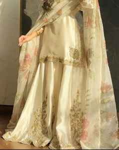 Kurti imprimé pour femmes pakistanaises, vêtement décontracté pour tous les jours, prêt à porter, haut moderne et élégant pour le bureau, belle robe semi-formelle - Product Image 5