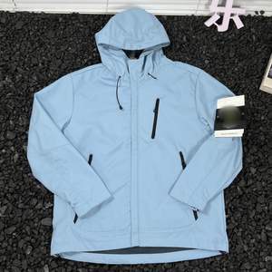 Veste Softshell à Capuche pour Hommes de Haute Qualité, Veste de Sport d'Extérieur, Veste Coupe-Vent à Fermeture Éclair avec Logo Personnalisé, Noir - Product Image 2