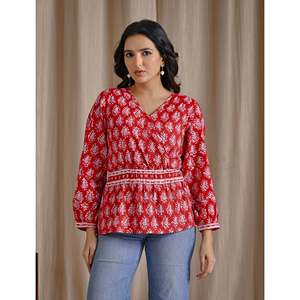 Top Corto Informal Rojo de Algodón con Estampado a Mano, Cintura Imperio, Diseño Transpirable - Product Image 1