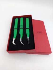 Pince à cils GETUP BROSONS IMPEX en acier inoxydable courbé, revêtement en poudre, qualité supérieure, pour volume de cils, vente en gros - Product Image 4
