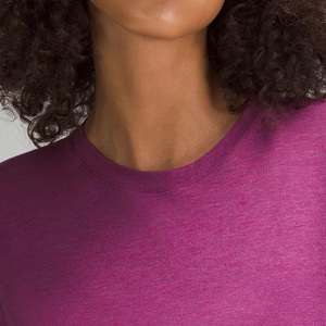 Camisetas de manga corta con cuello redondo para exteriores para mujer de calidad superior Ropa de punto de diseño personalizado OEM para mujer de BD - Product Image 4
