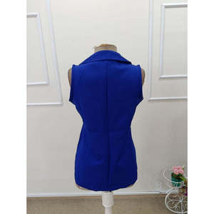 Chaqueta de satén sin mangas con cuello y un solo botón en la parte delantera para mujer, modelo Jane's 32947 - Product Image 5