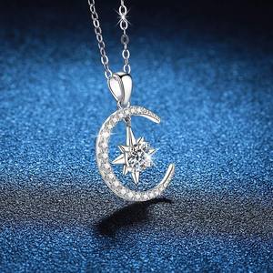 Collar de Plata de Ley S925 con Diamante Moissanita, Colgante de Luna y Estrella, Regalo de Lujo, Versión Coreana, Corte Brillante de 0.5 CT - Product Image 5