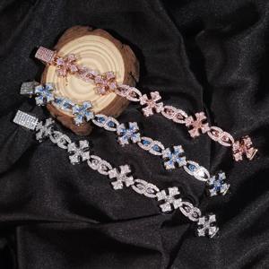 Pulsera Infinito Floral con Incrustaciones de Diamantes Moissanite VVS de Corte Redondo en Plata 925, Joyería de Lujo Brillante, Fabricante de Joyería - Product Image 5