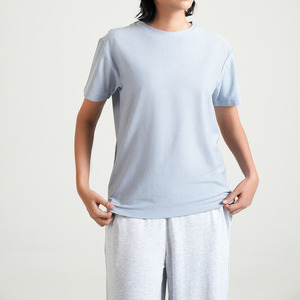 เสื้อยืดคุณภาพสูงทรงโอเวอร์ไซส์สำหรับผู้หญิง สีฟ้าอ่อนลายทาง ผ้าฝ้าย 100% เสื้อยืดลายทางแฟชั่นมินิมอลสำหรับผู้หญิง - Product Image 1