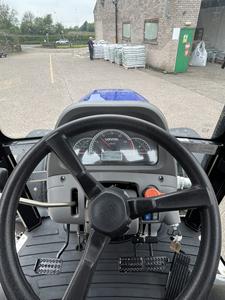 Lovol M754 Tracteur à roues 70 HP 4WD Tracteur agricole agricole avec moteur Doosan, navette synchro et cabine AC - Product Image 4