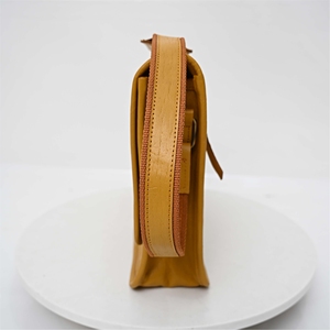 Elegante Bolso de Hombro Amarillo Mostaza, Cuero PU de Alta Calidad con Costuras Resistentes y Suaves, Cierre de Cremallera, Dos Asas - Product Image 3