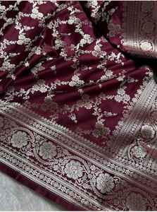 Sari Tradicional de Mujer con Borde Tejido a Mano - Seda Mashru Suave, de Secado Rápido, Protección Solar, para Todas las Estaciones, para Uso Religioso - Product Image 4