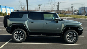 GMC EV 2024, toit métallique automatique, sièges en cuir, batterie au lithium, caractéristiques haut de gamme - Product Image 2