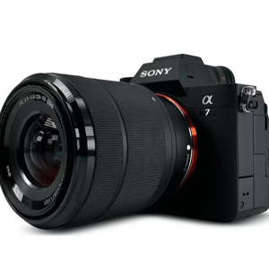 OFFRE NOUVEAU STOCK Appareil photo hybride plein format Alpha A7 IV avec objectif 28-70 mm - Product Image 1