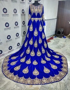 Caftan marocain de haute qualité en velours perlé lourd pour adultes pour les mariages musulmans couleur bleue femmes avec taille personnalisable - Product Image 2