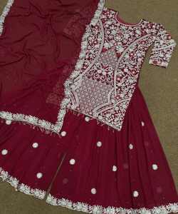 ชุดเจ้าสาวที่หรูหราชุด Kanchipuram พร้อมการพิมพ์แบบดั้งเดิมและการปัก Zari ที่ซับซ้อนสวมผ้าลินิน Salwar Kameez - Product Image 5