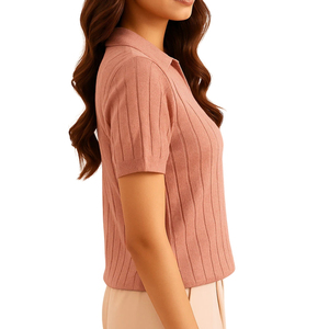 Polo tendance en maille côtelée ajustée pour femme, personnalisable OEM, en coton, tricoté pour l'été, T-shirt polo pour femme chez Nurak - Product Image 3